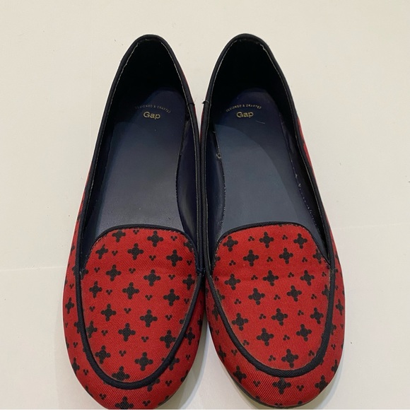 GAP Shoes - ⭐️ Gap red and blue size 7W shoes.